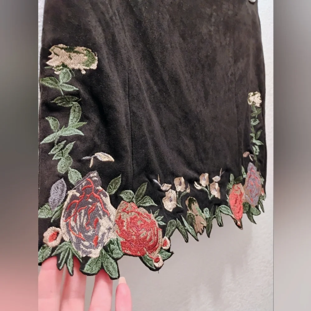 Floral Embroidered Black Skirt - Picture 3 of 7